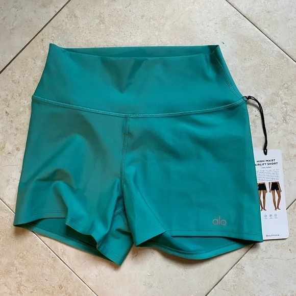 Never worn alo yoga biker shorts size M - Picture 2 of 2
